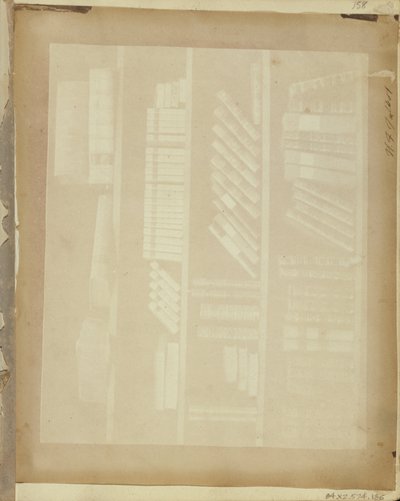 Bücher auf vier Regalen von William Henry Fox Talbot